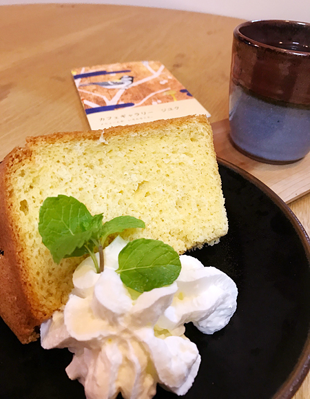 米粉のシフォンケーキはプレーンです。